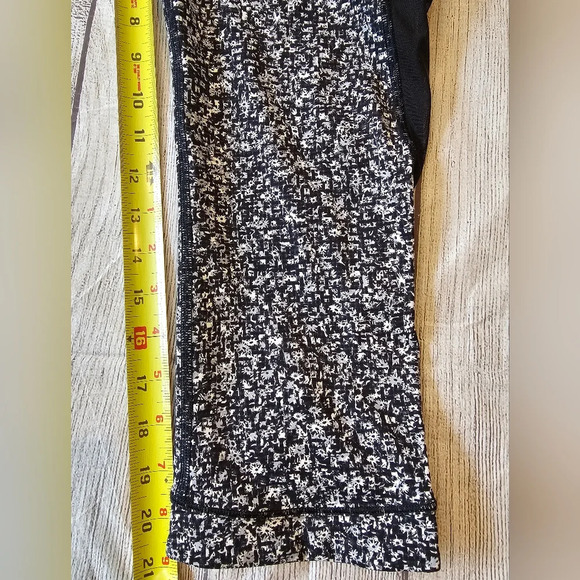 Lululemon •Size 10• Sole Training Cropped Legging Black White Floral Mesh Pocket - Picture 13 of 13